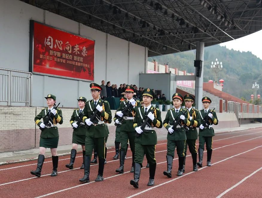 1651806490100294.jpg 升旗仪式.jpg